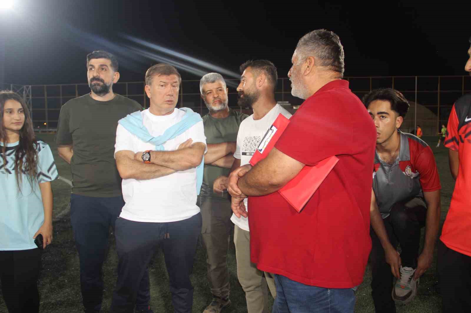 Tanju Çolak’tan, Galatasaray değerlendirmesi: “Takımın temposu yok, gücü yok”