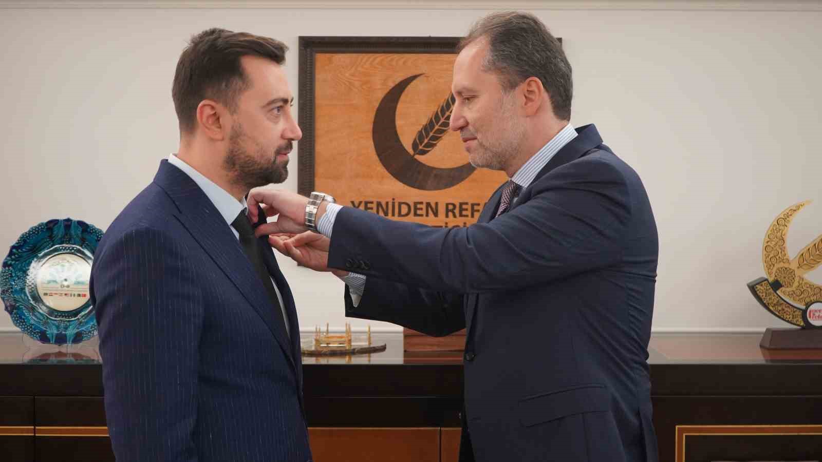 AK Parti Ümraniye Belediyesi’nden 3 meclis üyesi Yeniden Refah Partisi’ne geçti