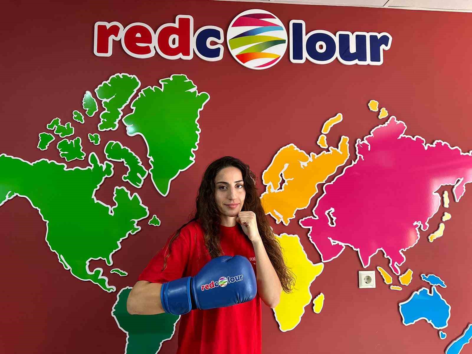 Milli boksör Gizem Özer’e sponsor desteği