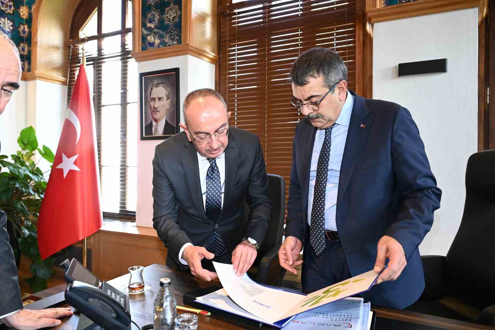 Başkan Kavuş, Bakan Tekin’e DOST Meram’ı anlattı