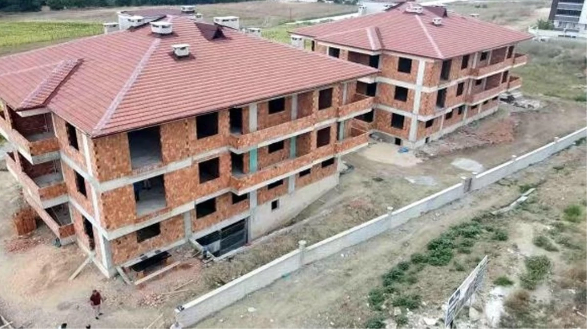 27 daireli inşaat için ‘uygunluk’ raporu verilen beton ‘kullanılamaz’ çıktı, binalar hemen yıkıldı