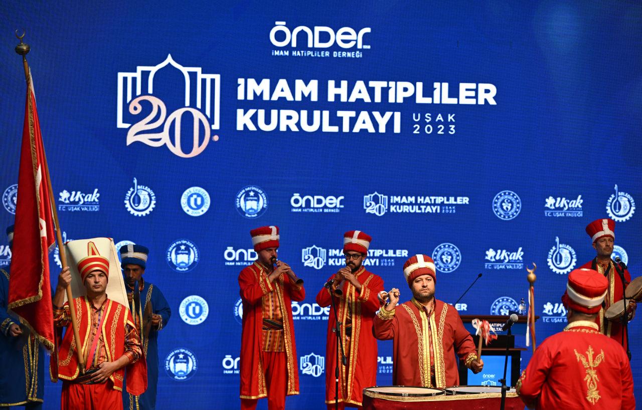 Meclis Başkanı Kurtulmuş: İmam hatip meselesi asla unutulmamalı!