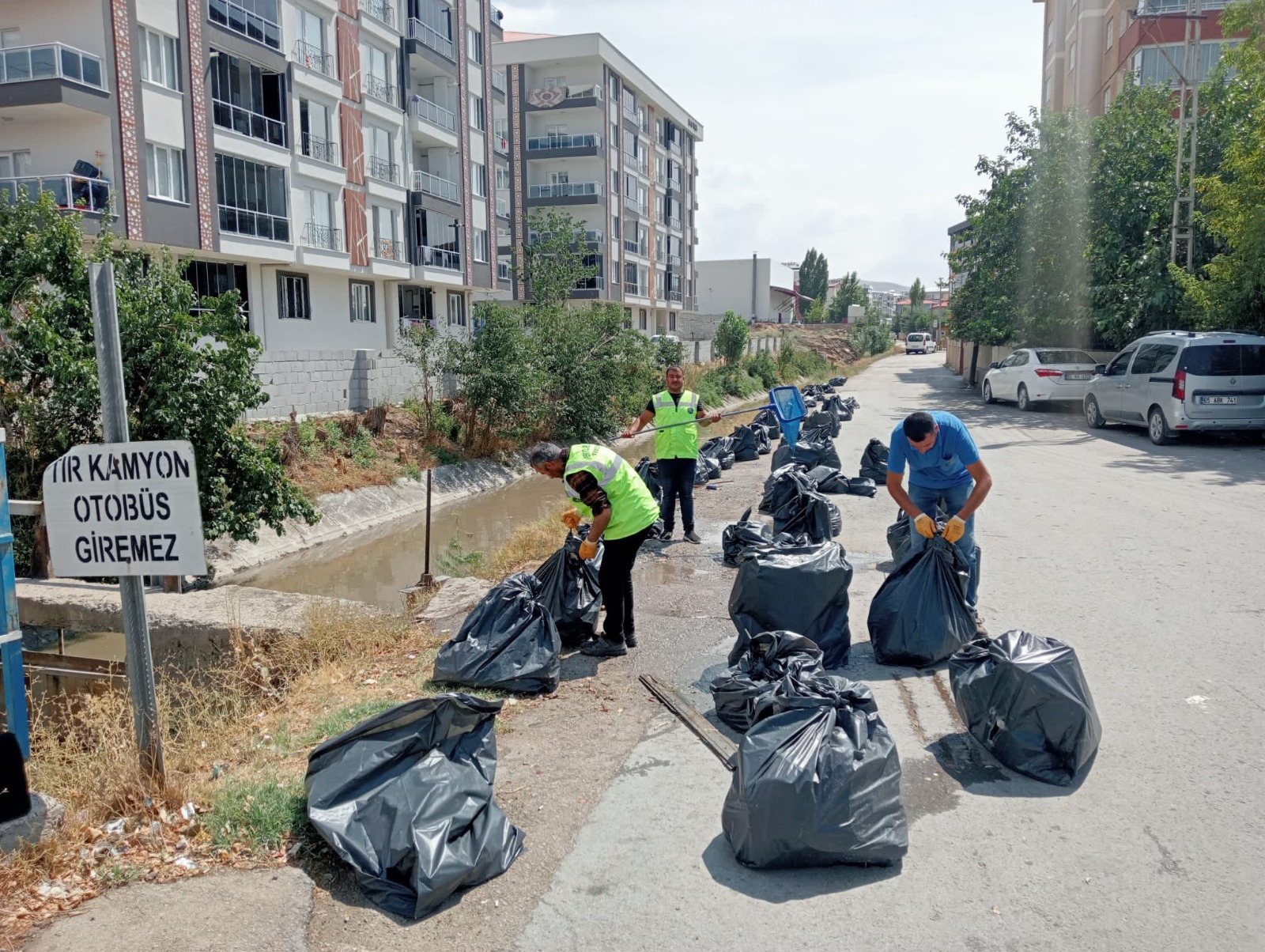 İpekyolu Belediyesi temizlik çalışmalarına devam ediyor
