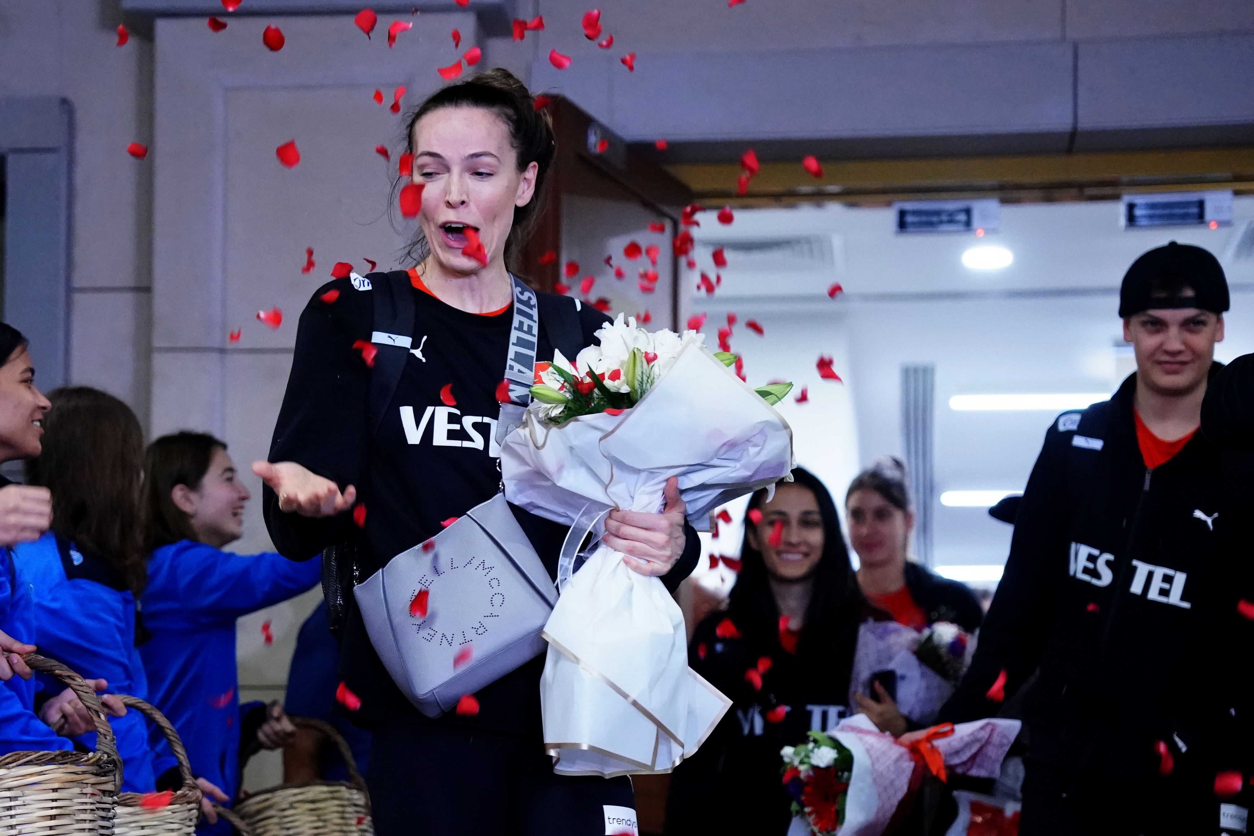 2024 Paris Olimpiyatları’na katılma hakkı kazanan Filenin Sultanları, Türkiye’ye döndü