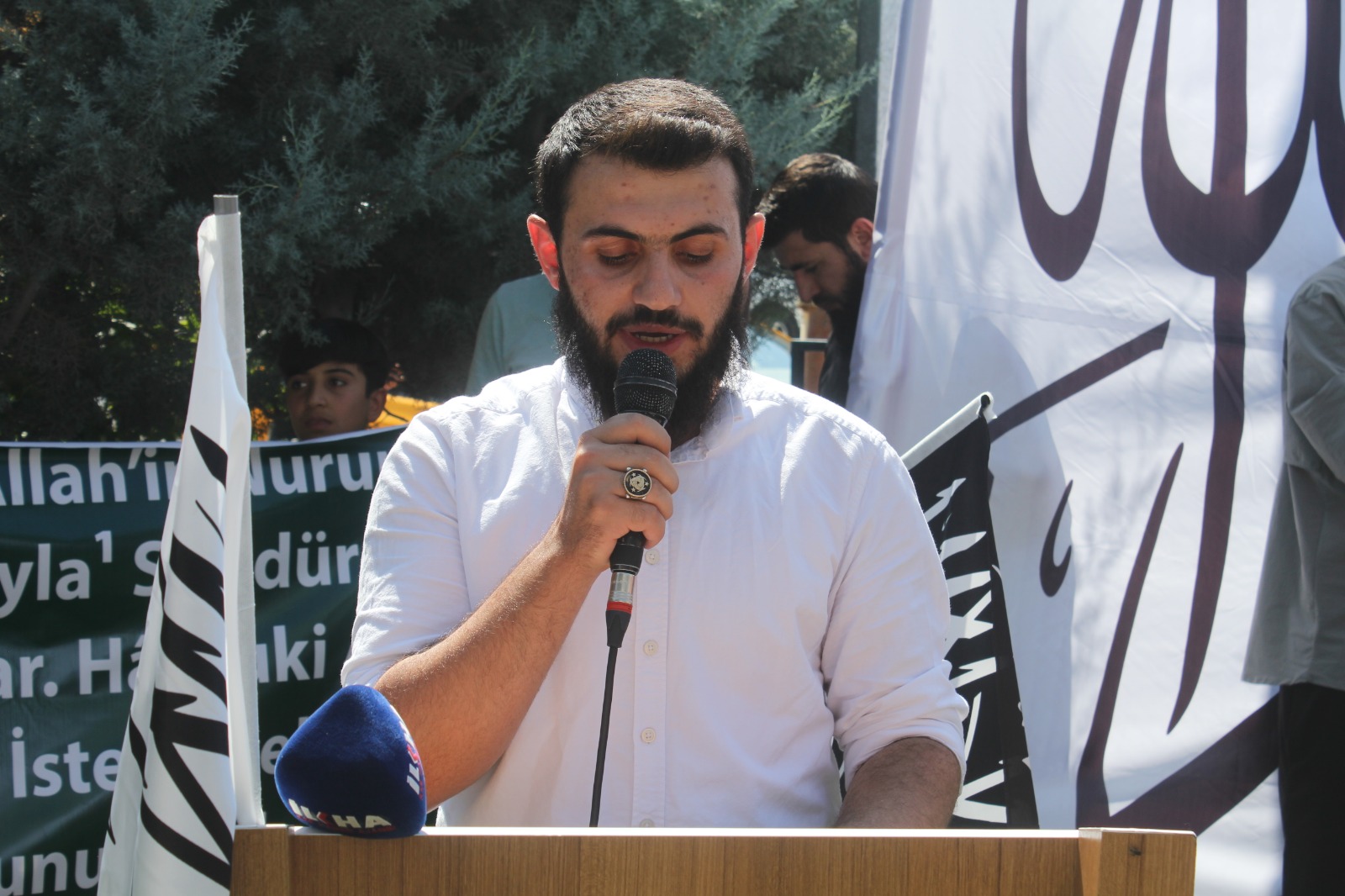 Kur’an-ı Kerim’e yapılan saygısızlık ve saldırılar Van’da telin edildi