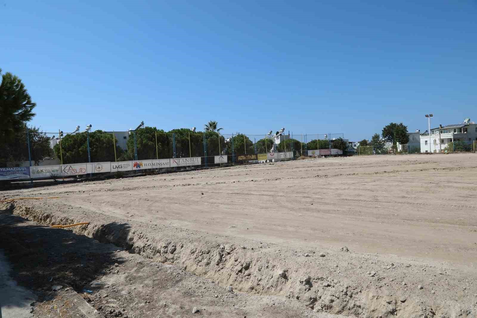 Turgutreis futbol sahası yenileniyor