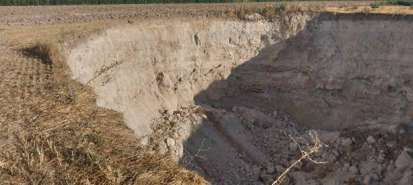 Konya'da 40 metre derinliğinde obruk oluştu