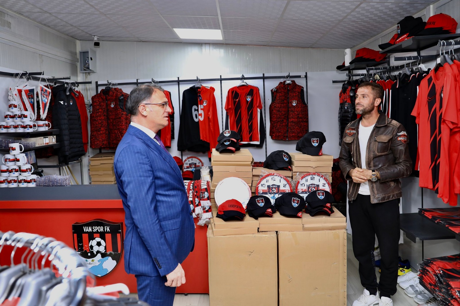 Vali Balcı: Vanspor ilin medarı iftiharımızdır