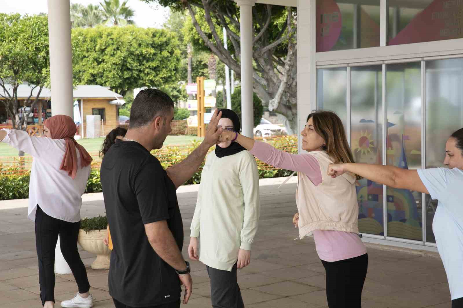 Mersin Büyükşehir Belediyesi çalışan kadınlar için krav maga kursu açıyor