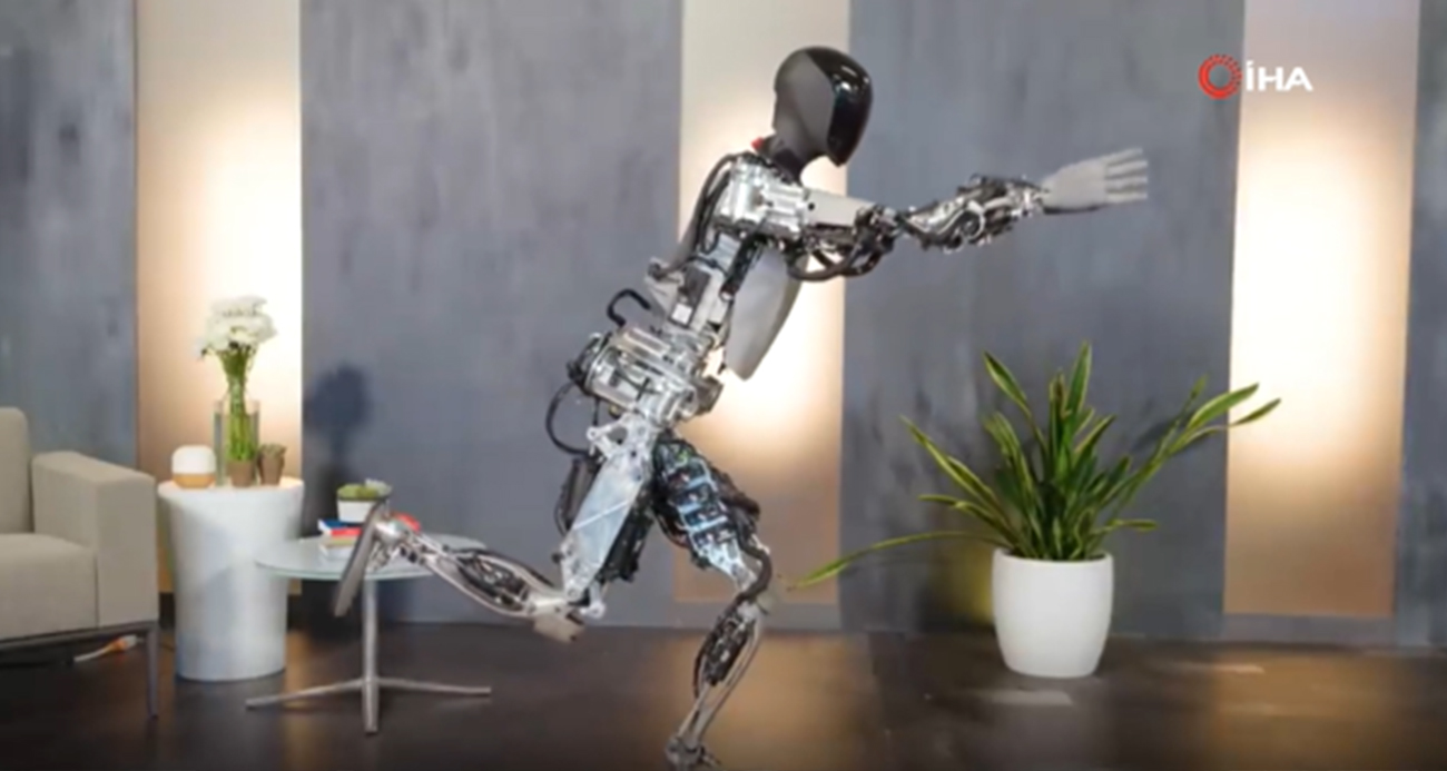 Tesla’nın insansı robotu Optimus’un yetenekleri geliştirildi