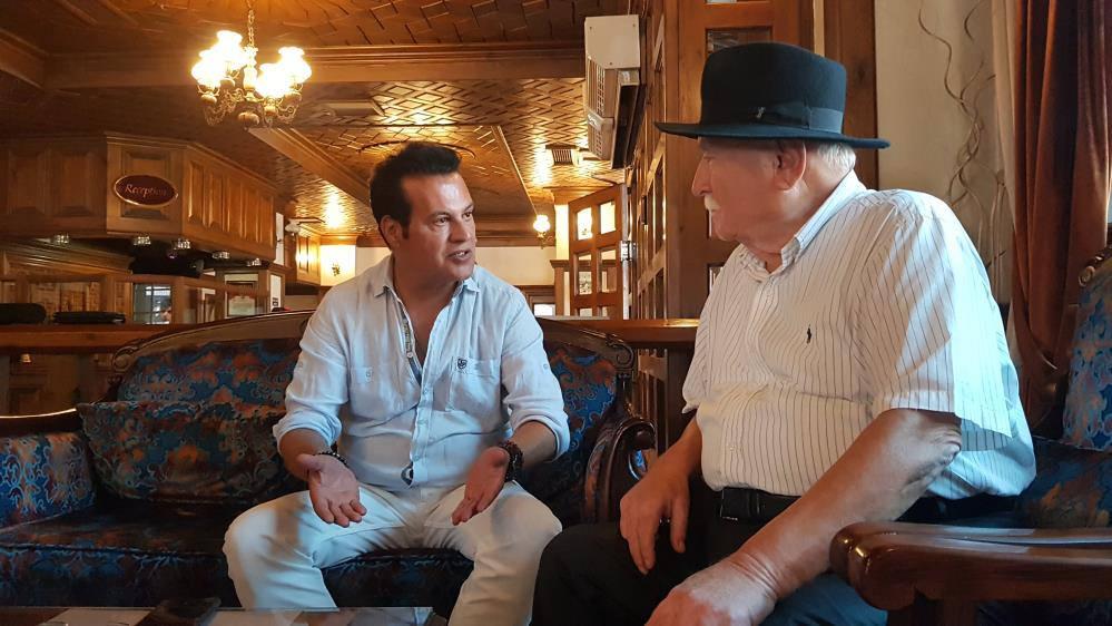 Ünlü sanatçı Hakan Peker belediye başkan adaylığı için kolları sıvadı