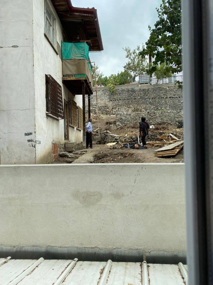 Eski kiracısı tarafından bıçaklanarak öldürüldü