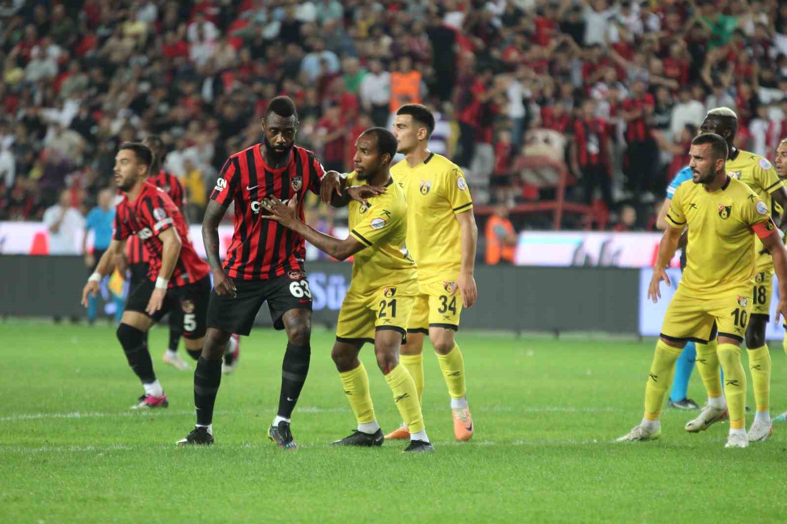 Trendyol Süper Lig: Gaziantep FK: 0 - İstanbulspor: 0 (Maç devam ediyor)