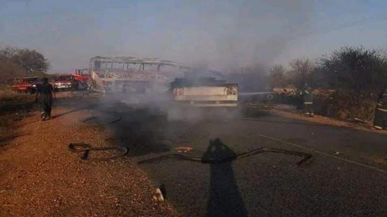 Madencileri taşıyan otobüs kamyonla çarpıştı: 20 ölü