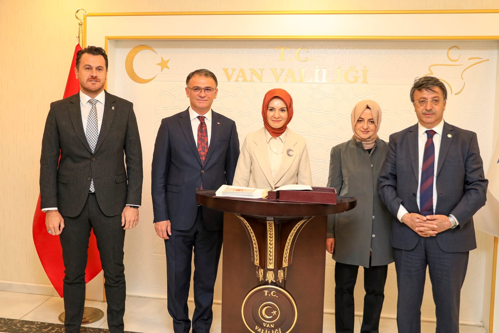 Bakan Göktaş Van Valiliğini ziyaret etti