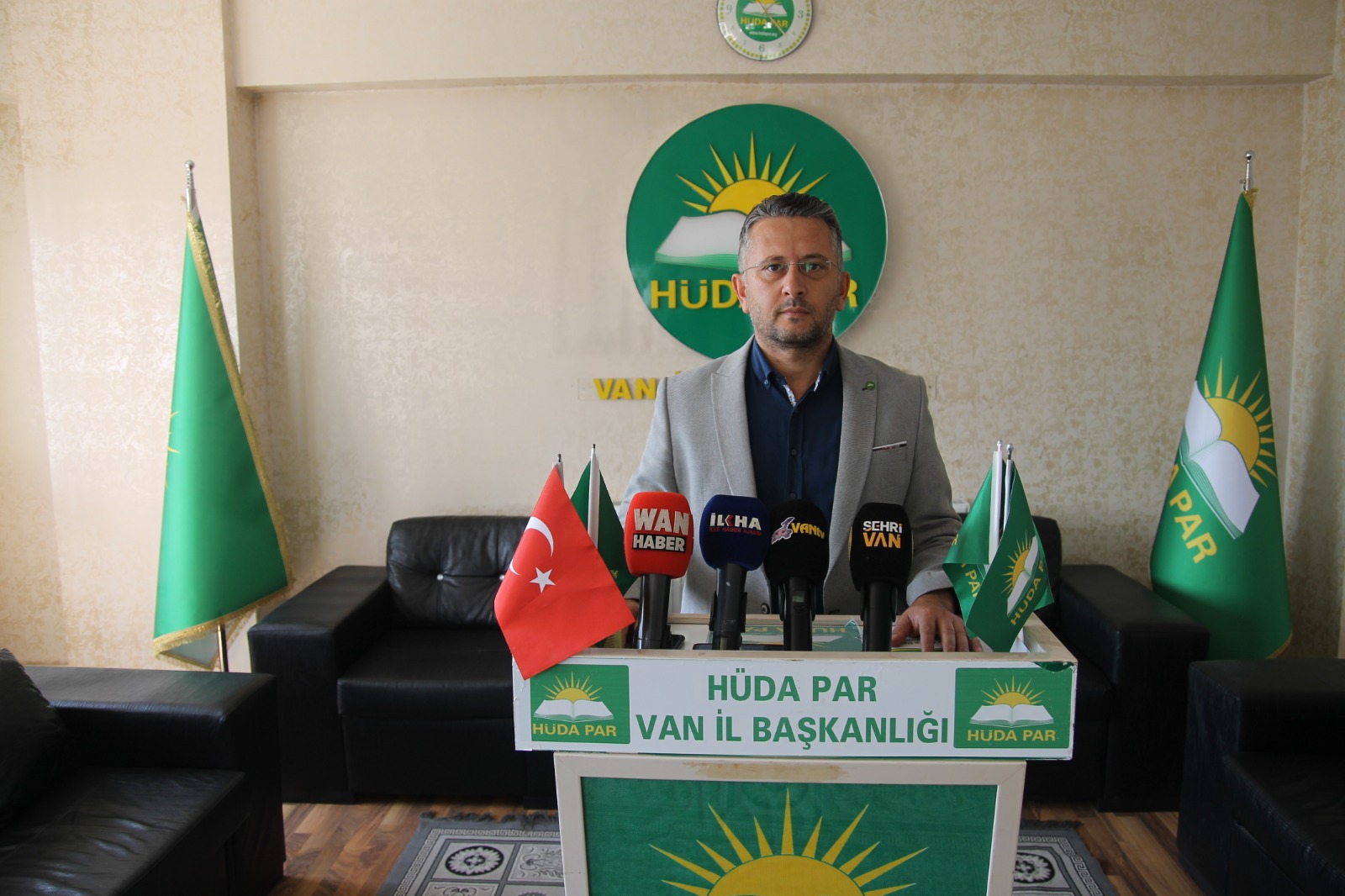 HÜDA PAR Van İl Başkanı Sayğın: Basın toplantısında basının sorunlarına değindi