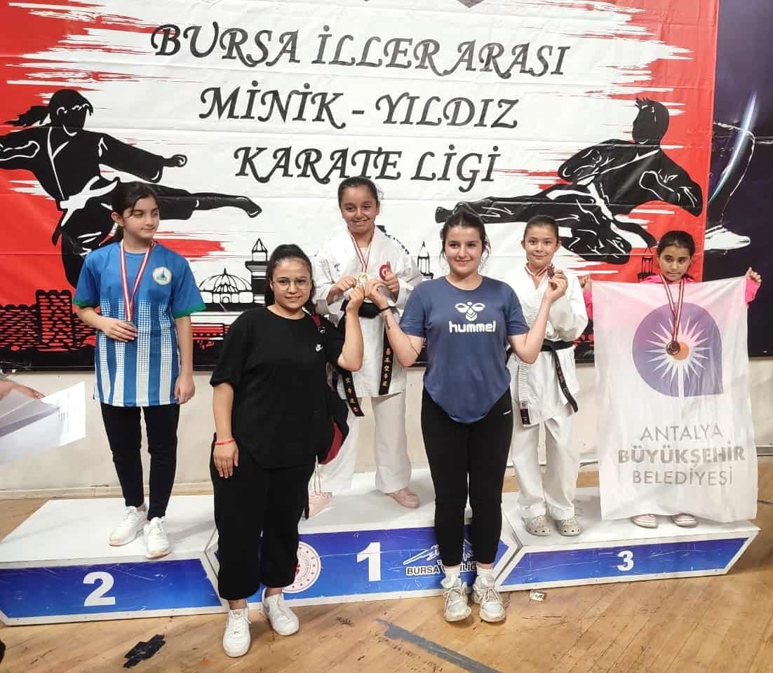 Eskişehirli sporcular madalyaları topladı