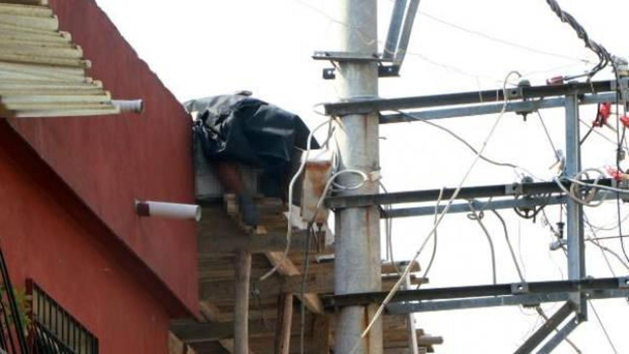 Adana’da korkunç manzara: Ölüm çatıda geldi!