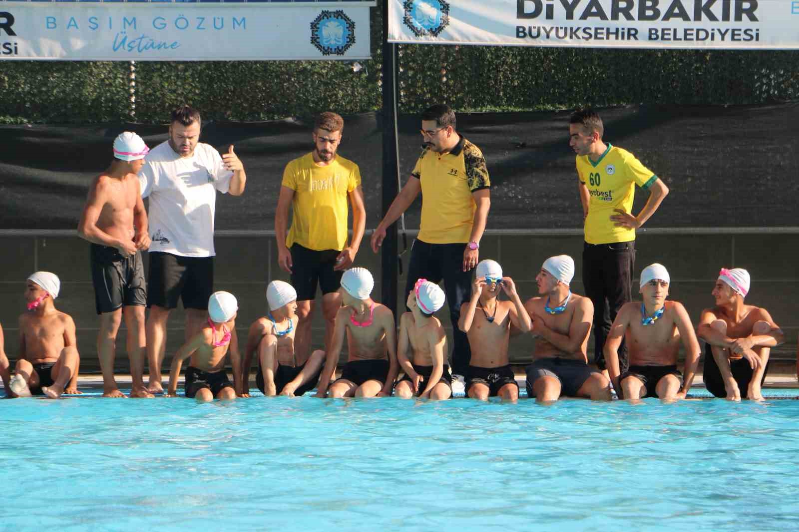 Diyarbakır’da süs havuzuna giren çocuklar olimpik havuza götürüldü