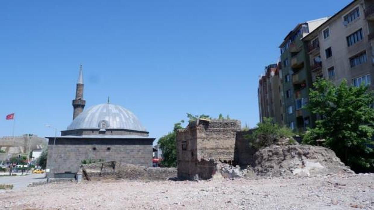Ahi Toman Baba Türbesi gün yüzüne çıktı