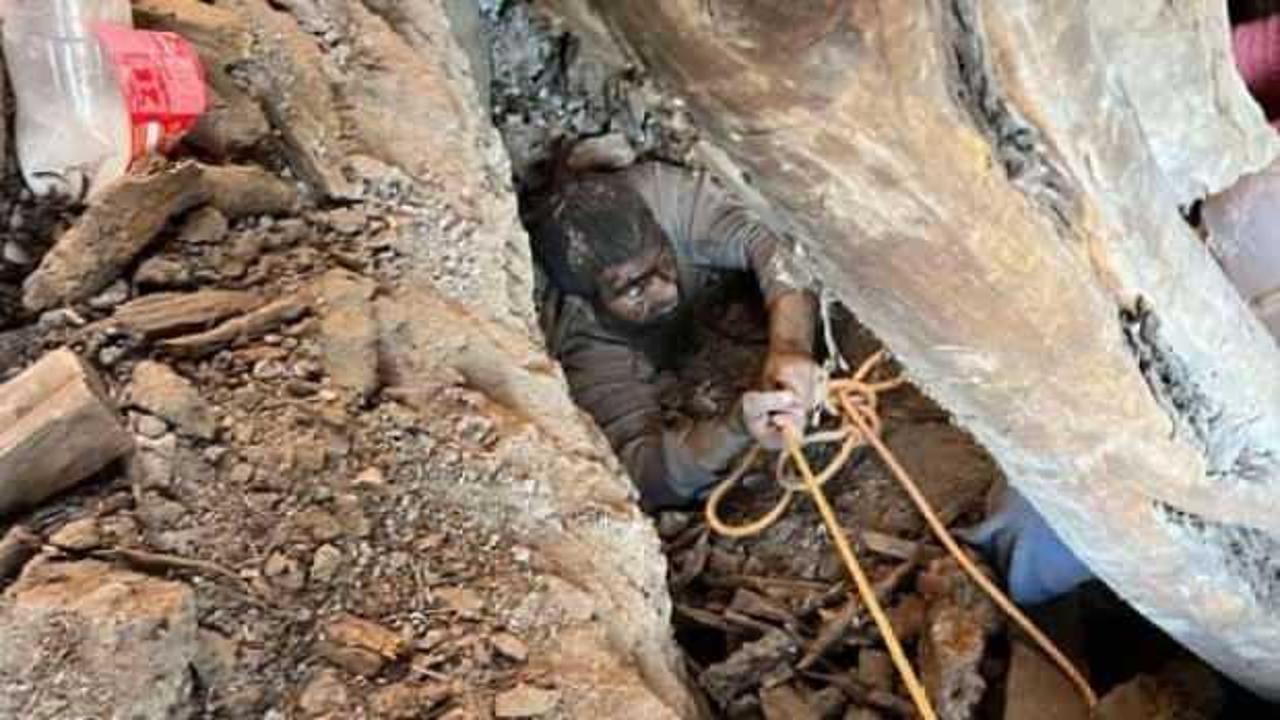 Ahırda güçlendirme çalışması yaparken göçük altında kaldı