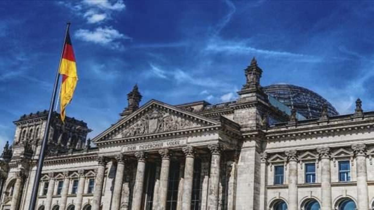 Alman hükümeti yeni bütçede kemer sıkacak