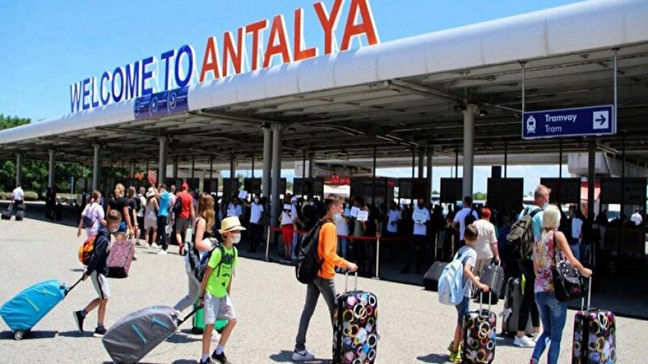 Antalya’ya hava yoluyla gelen yabancı turist sayısı 11 milyonu aştı