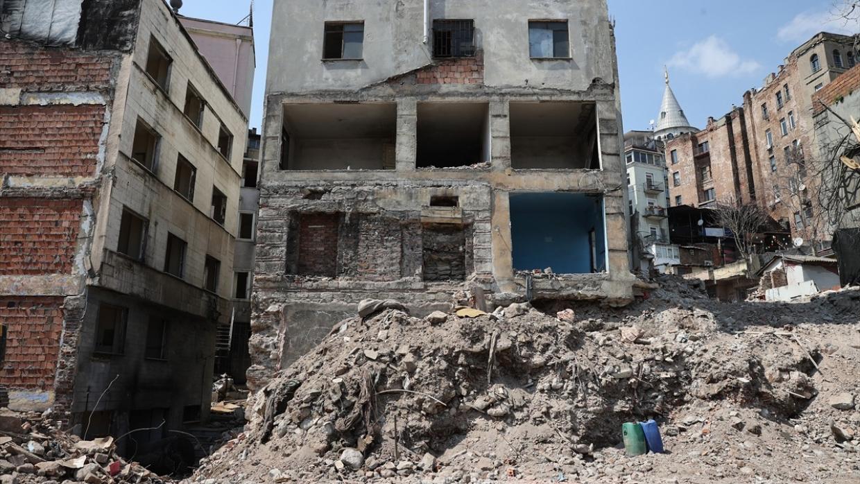 Beyoğlu’nda iki asırlık genelevin altında Osmanlı hamamı ve sinagog bulundu