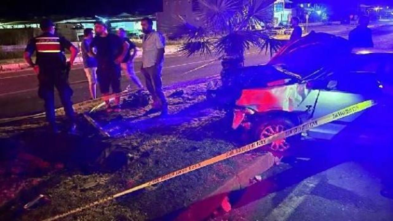 Aydın’da korkunç kaza! Elektrik direğine saplandı