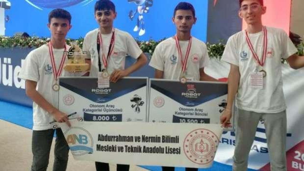 Bağcılarlı öğrencilerden MEB Robot Yarışması’nda büyük başarı