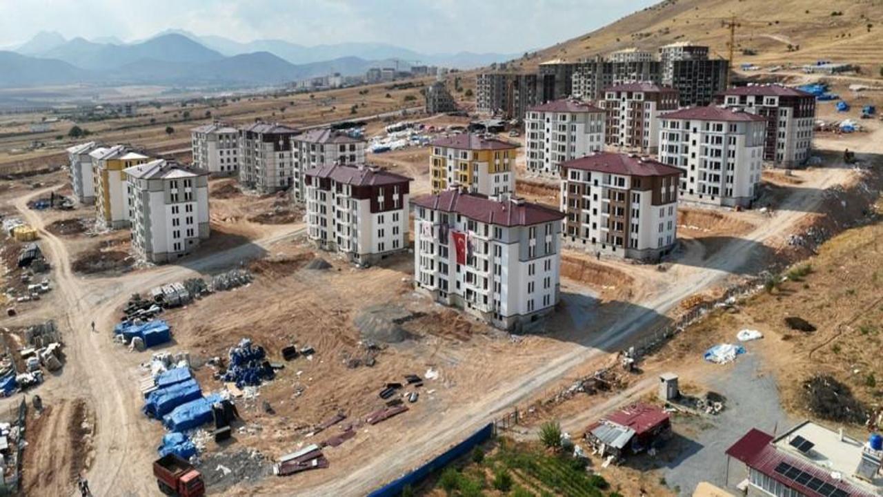 Bakan Özhaseki, deprem konutları için tarih verdi