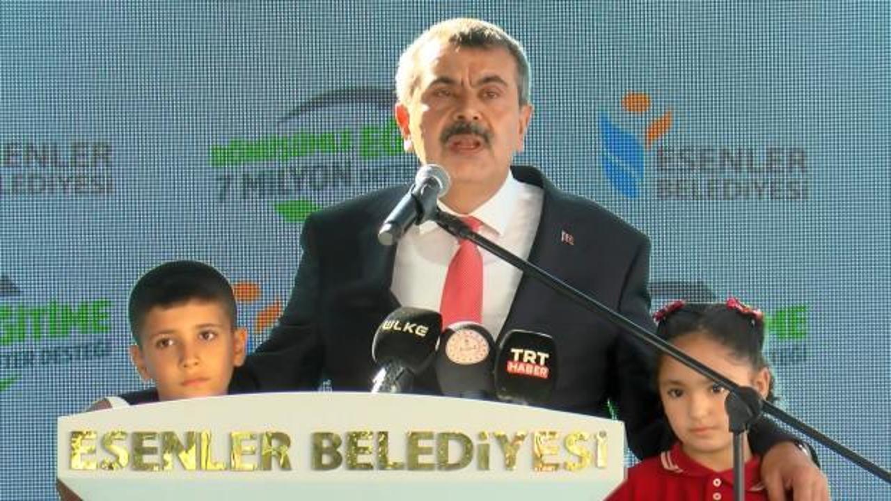 Bakan Tekin Esenler’de defter dağıtım törenine kat