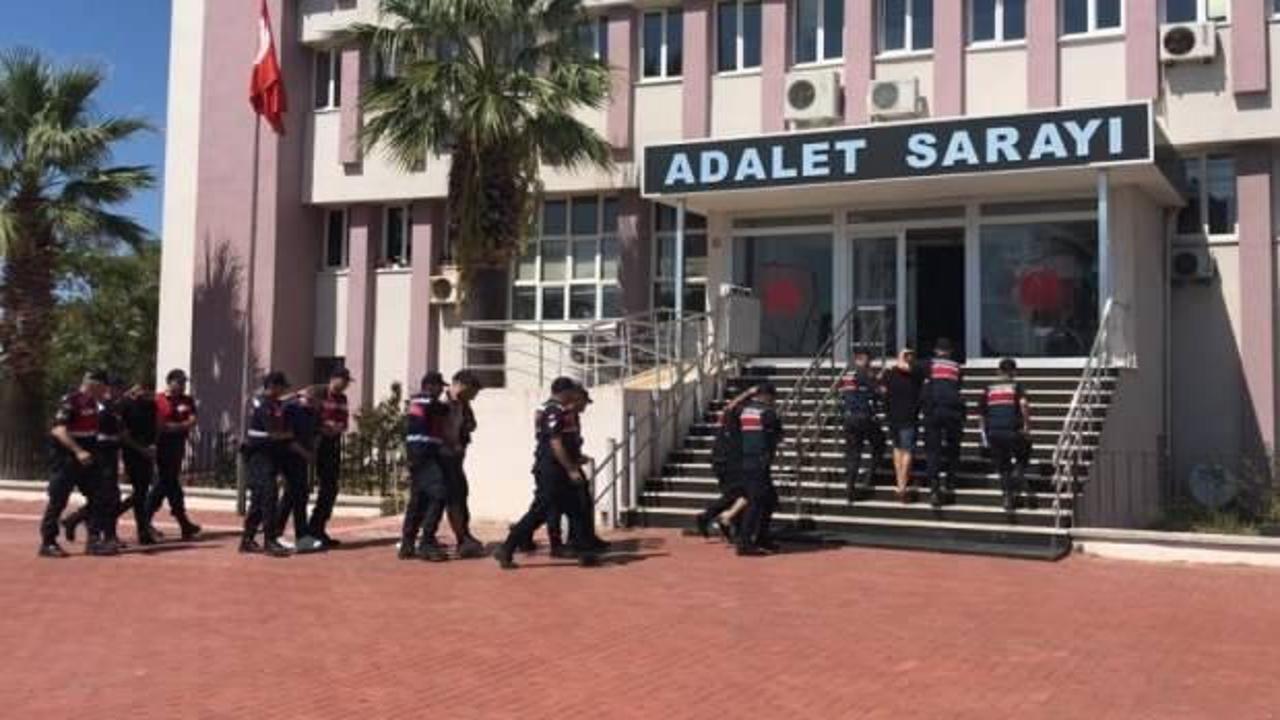 Balıkesir’de 22 düzensiz göçmen ile 6 göçmen kaçakçısı yakalandı