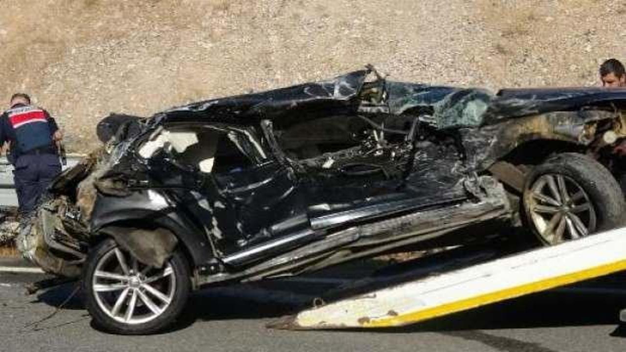 Balıkesir’de 3 otomobilin karıştığı kaza: 2 ölü, 7 yaralı