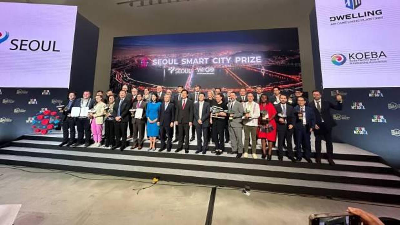 Başkan Altay, 47 ülkeden yapılan 200 başvuru arasından büyük ödülü Konya’ya getirdi!