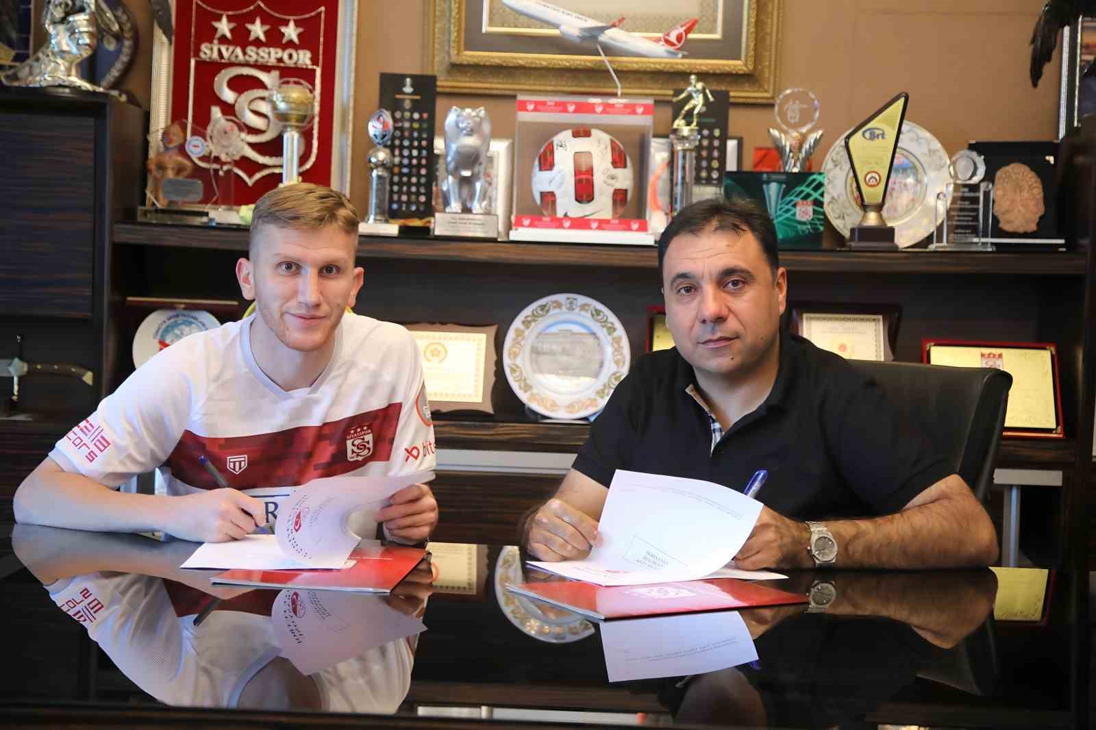 Burak Kapacak resmen Sivasspor’da