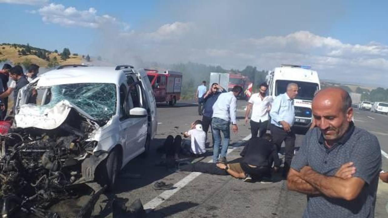 Bingöl’de kaza: Vinç ile hafif ticari aracın çarpıştı, 8 kişi yaralandı