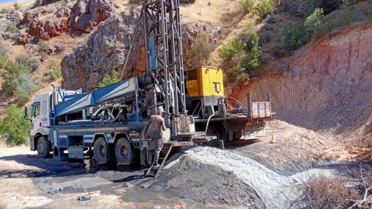 Bir ilde daha petrol heyecanı! Su ararken buldular