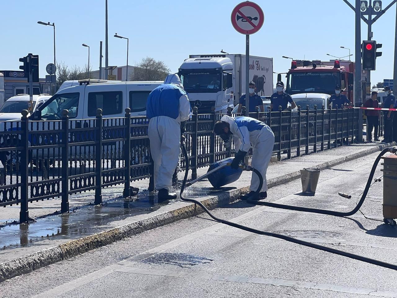 İstanbul'da kimyasal alarmı: Yol kapatıldı!