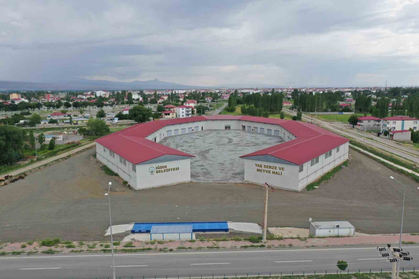 Iğdır yaş sebze ve meyve hali açılıyor
