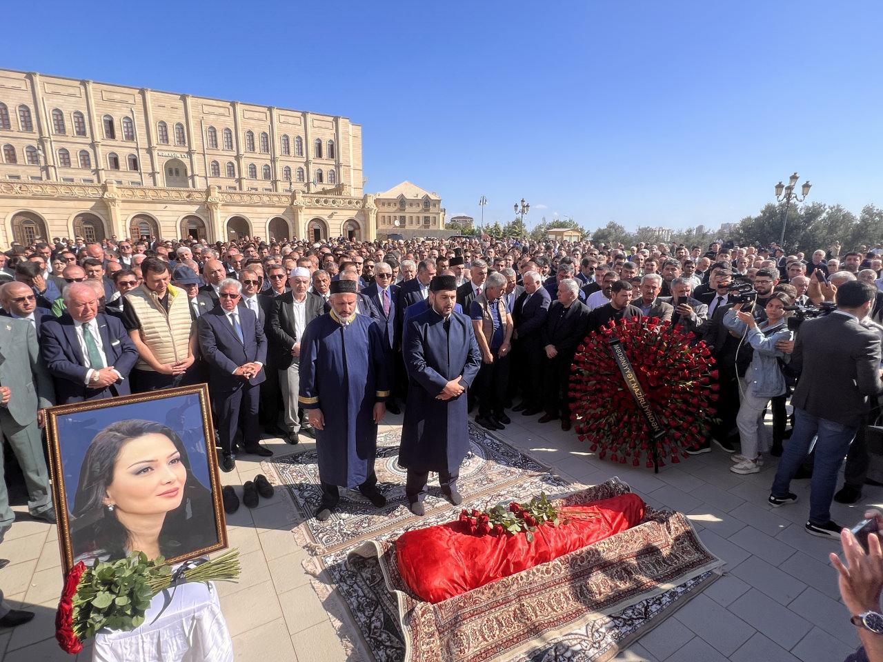 Azerbaycanlı milletvekili Ganire Paşayeva yaşamını yitirdi