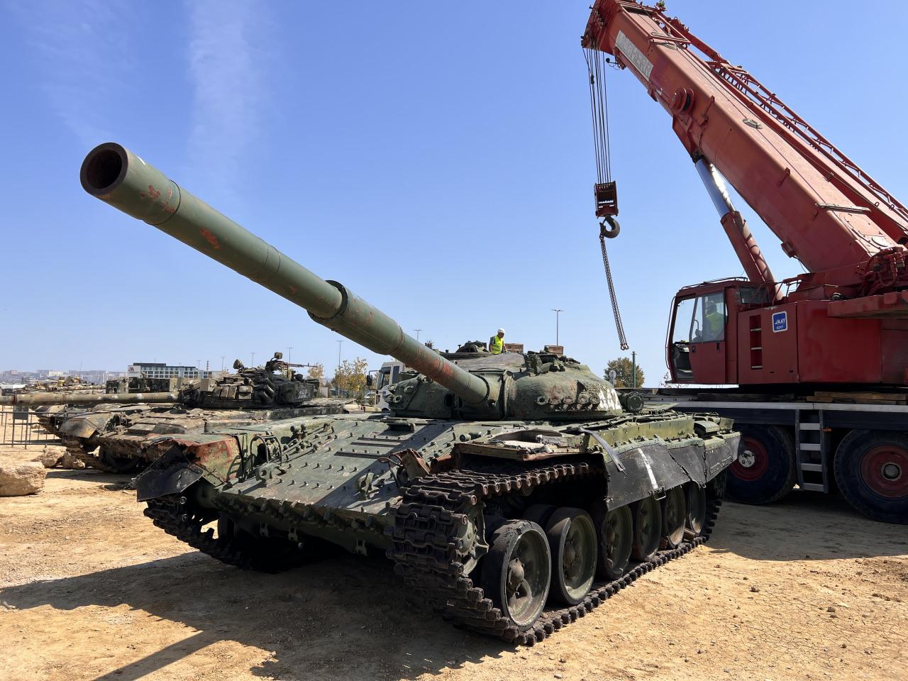 Karabağ'ın işgalinin sembolü tank Bakü'ye getirildi