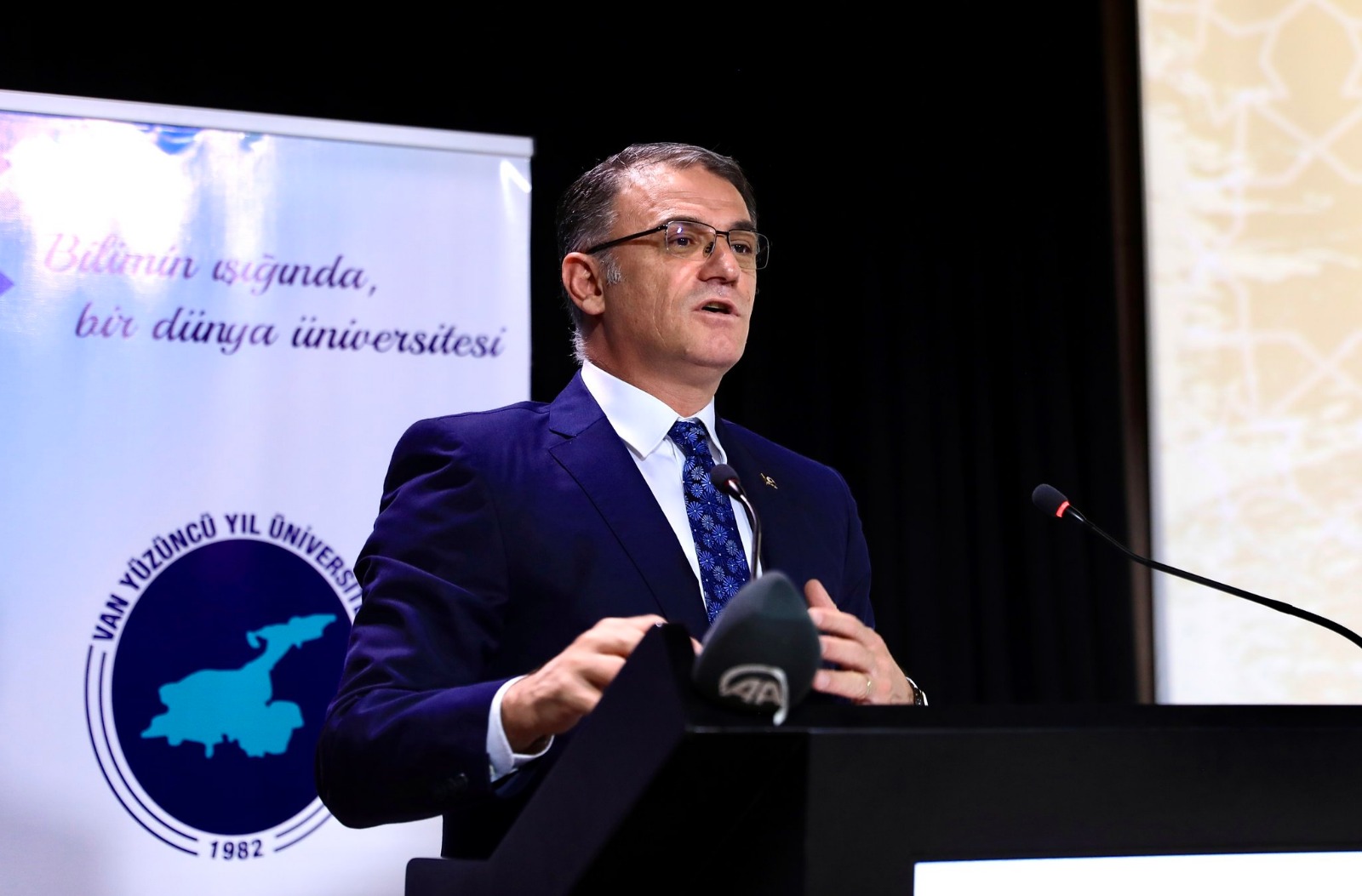 Van Valisi Balcı Astronomi ve Uluğ Bey Sempozyumuna katıldı