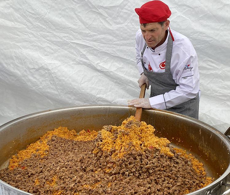 Ahiliğin pilav, helva ve şerbet ikramı geleneği halen yaşatılıyor