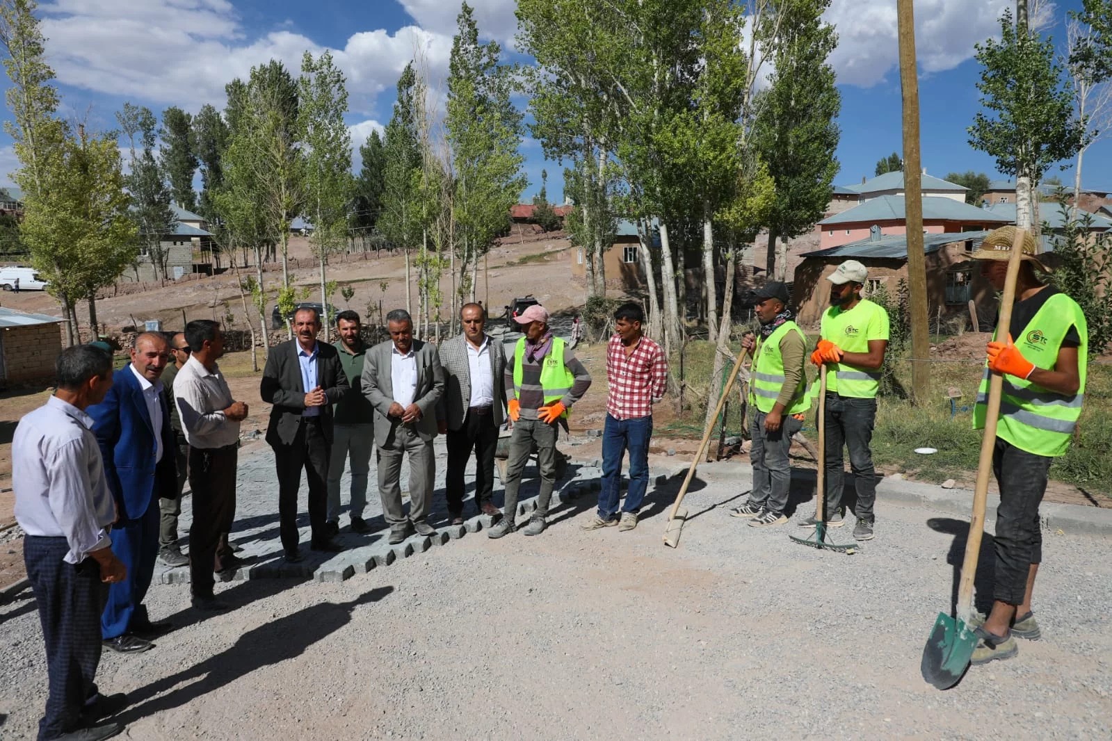 Gürpınar Belediyesi parke taşı çalışmaları ile rekor kırdı