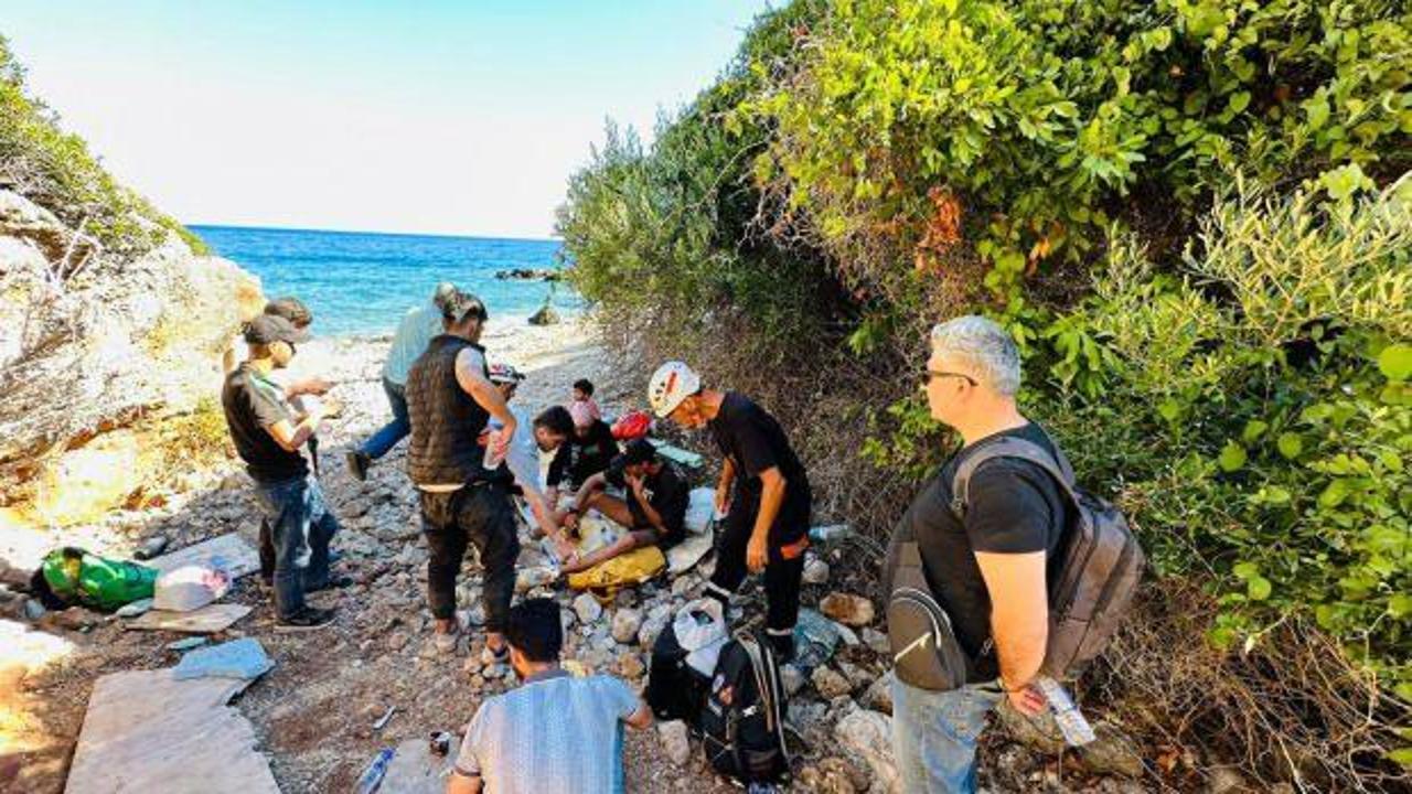 Datça’da mahsur kalan 14 düzensiz göçmen kurtarıldı