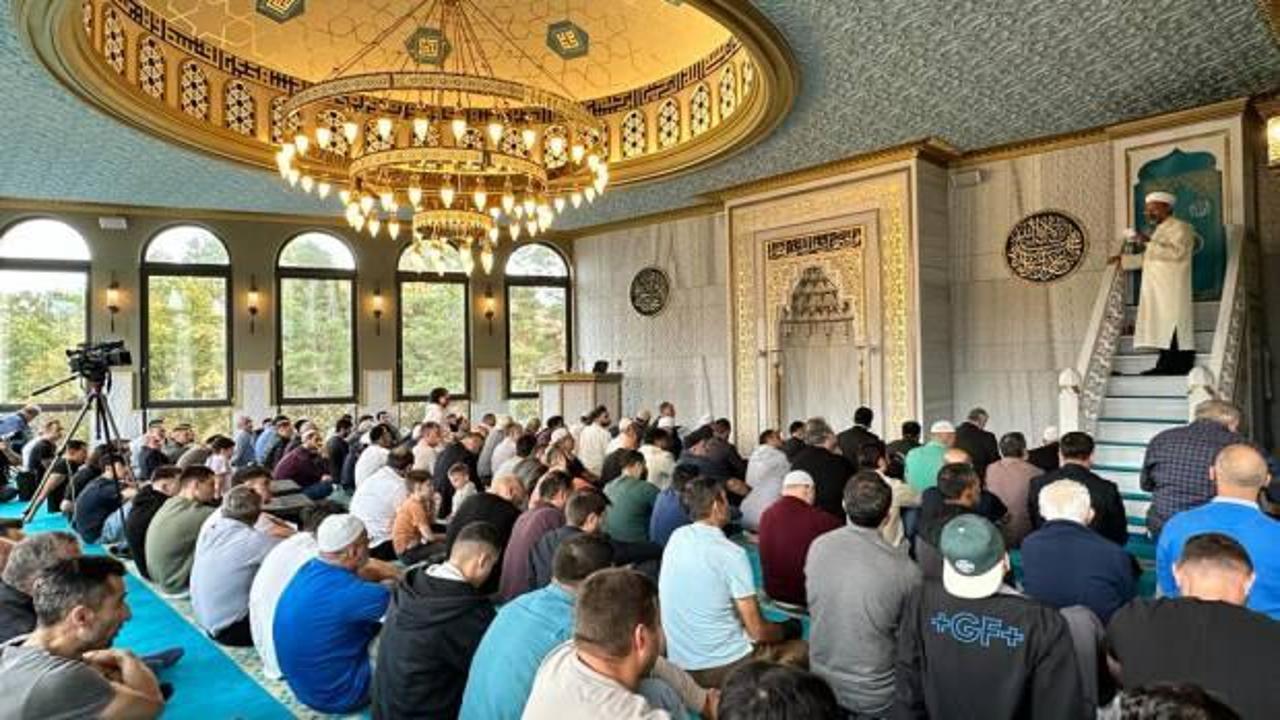 Diyanet İşleri Başkanı Erbaş cuma namazını İsviçre’de kıldı