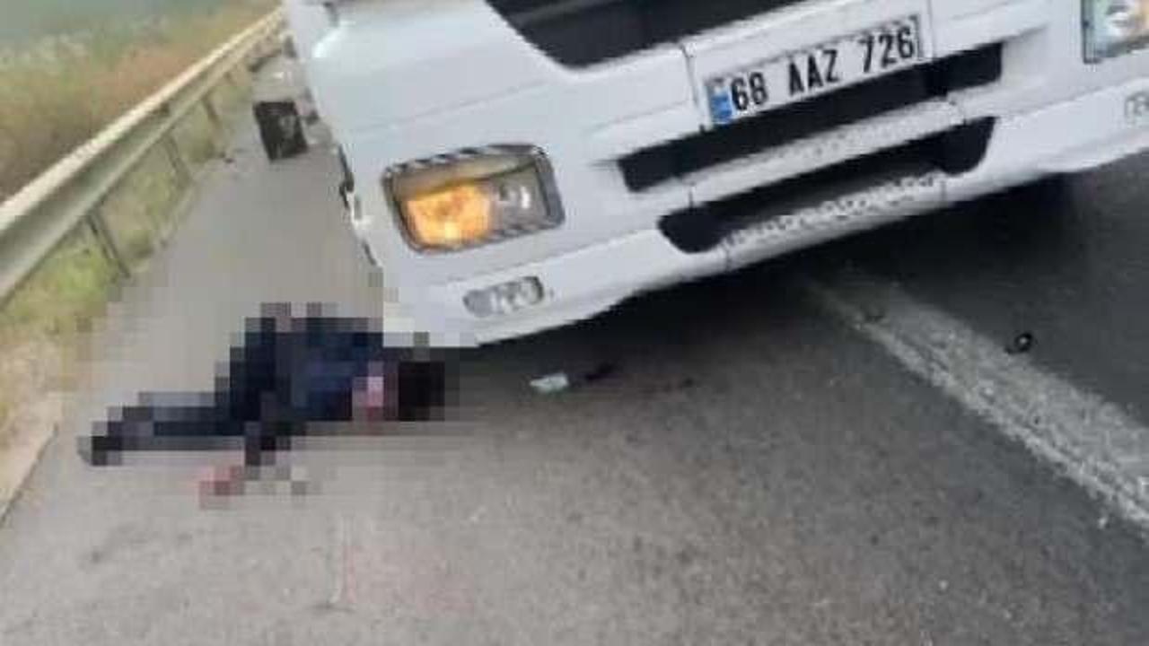 Emniyet şeridinde feci kaza: 2 şoför öldü!