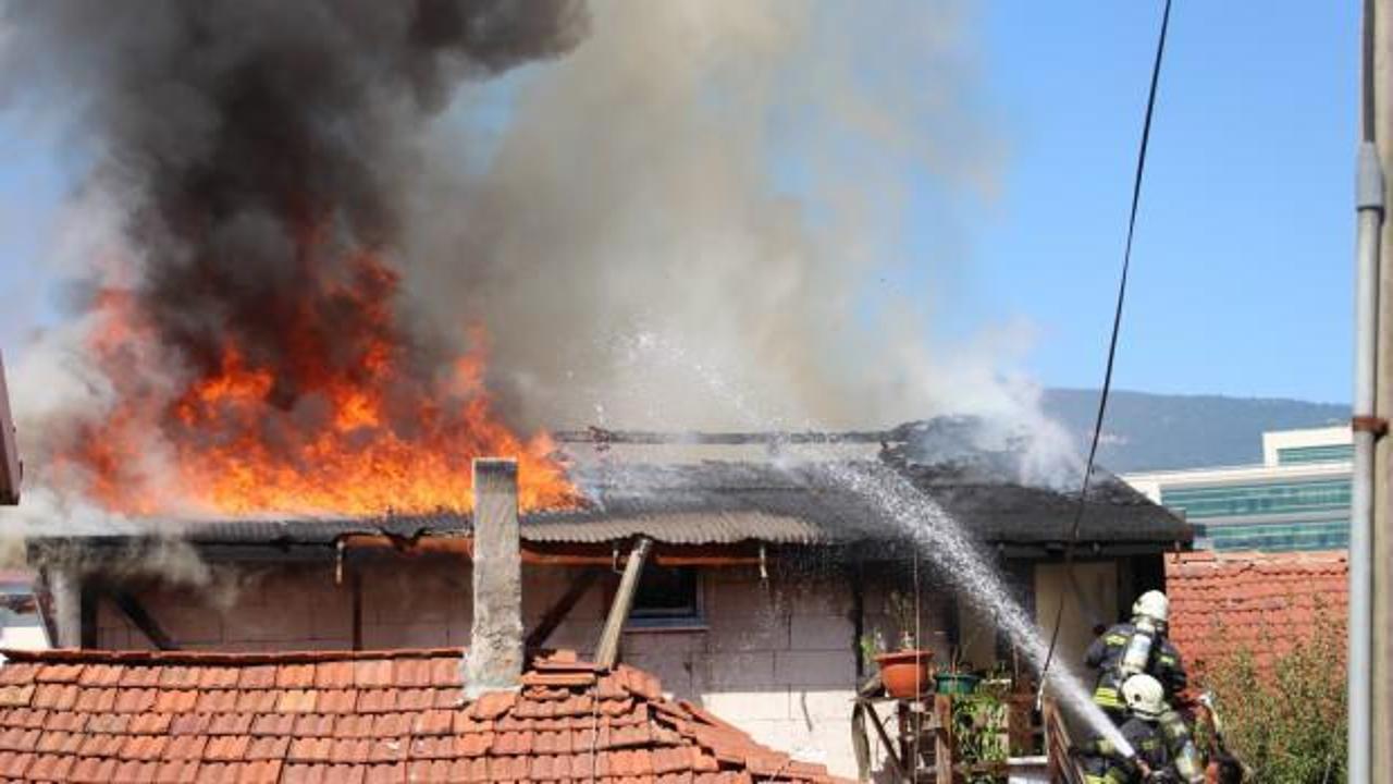 Evi ateşe veren kadınla 3 yaşındaki kızı yaralandı