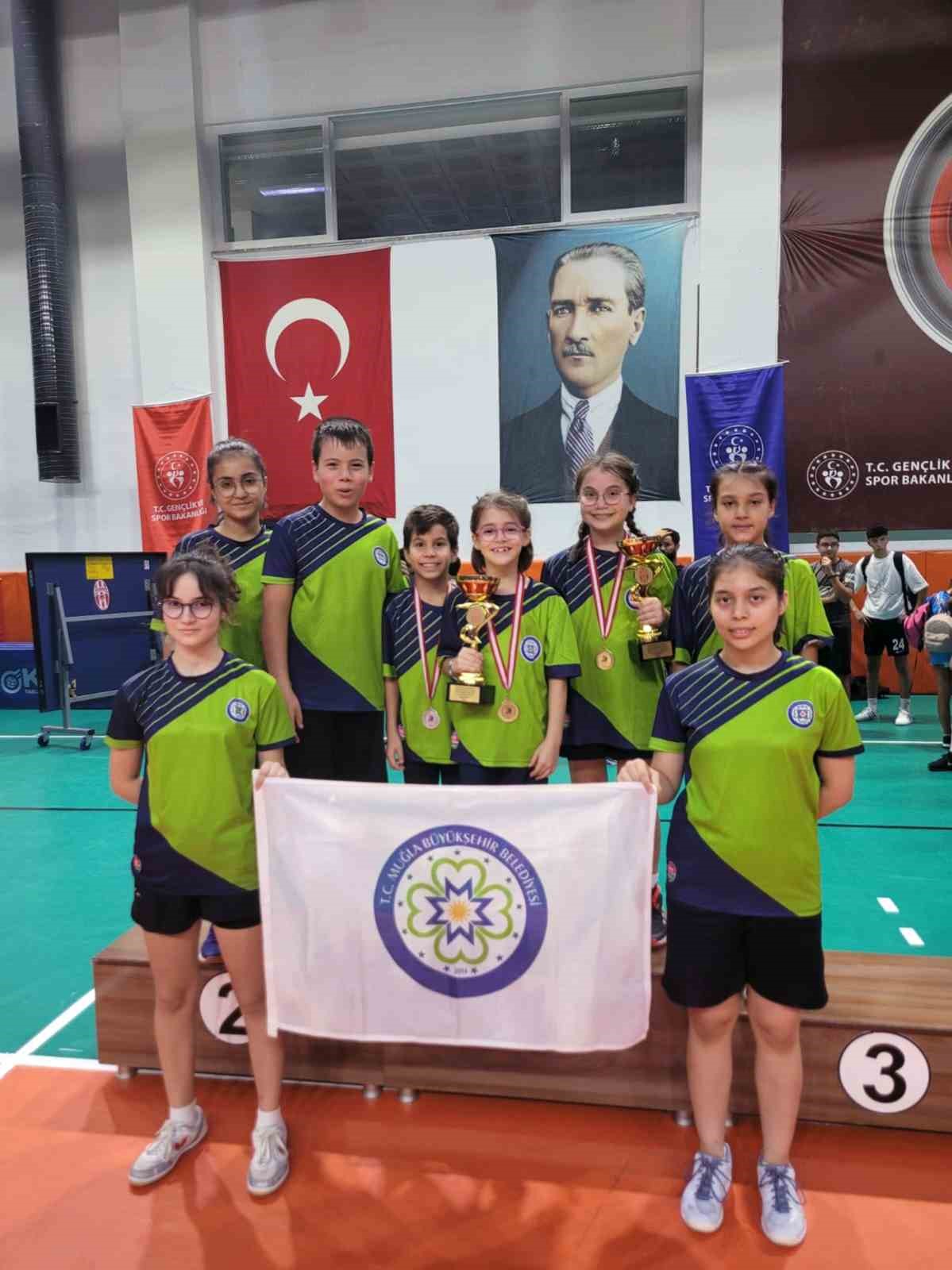 Büyükşehir Masa Tenisi sporcularından büyük başarı